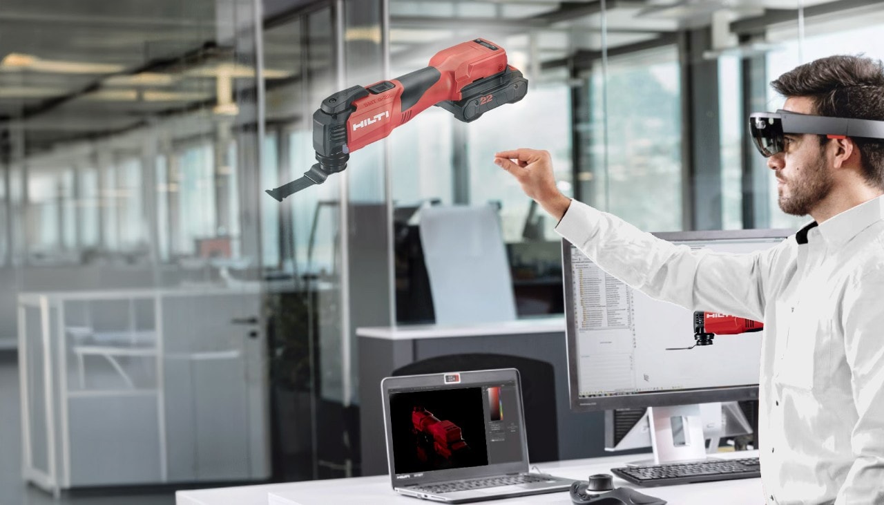 Un collaborateur Hilti visualise un Multi tool en 3D avec des lunettes de réalité augmentée