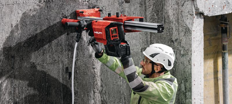 DD 110-U-22 무선 코어 드릴 직경 12-132mm(5/16 – 5-1/4)의 핸드헬드 또는 리그 기반 코어링을 위한 무선 및 소형 다이아몬드 코어링 기계(Nuron 배터리 플랫폼) 용도 1